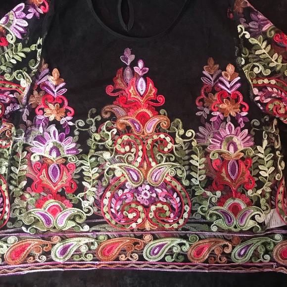 Beautiful Flower Embroidery Mesh Crop Top - Picture 2 of 8